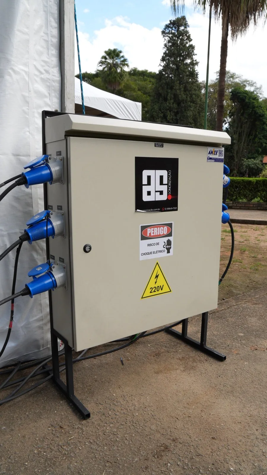 Quadro de distribuição da AS Eventos em área externa