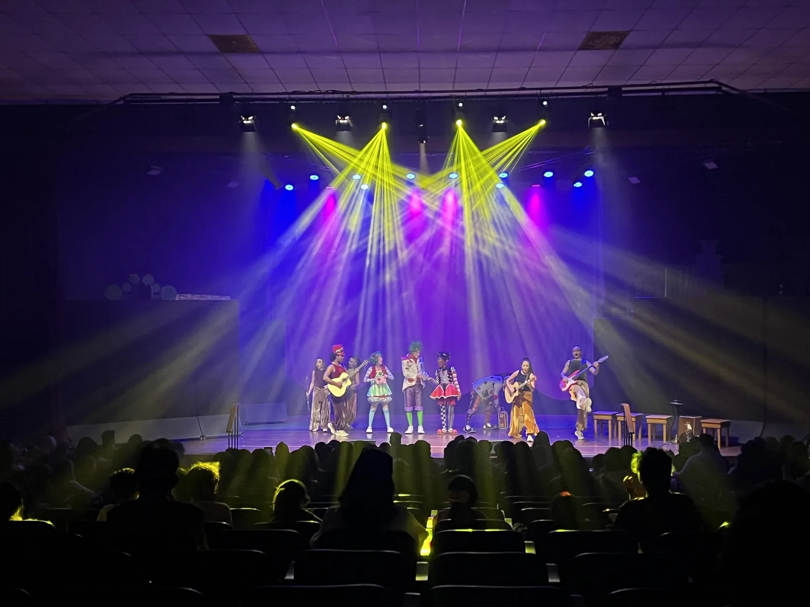 Iluminação de palco em show