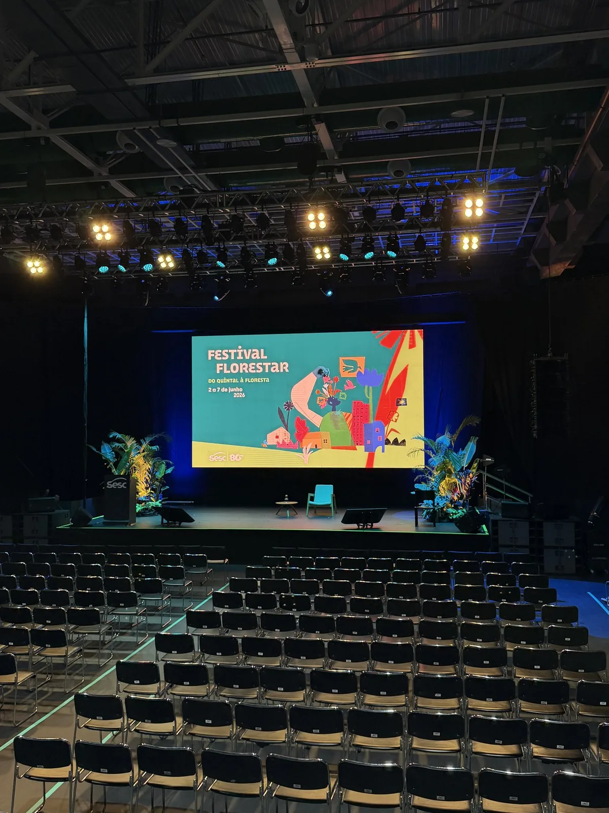 Painel de LED em teatro do SESC