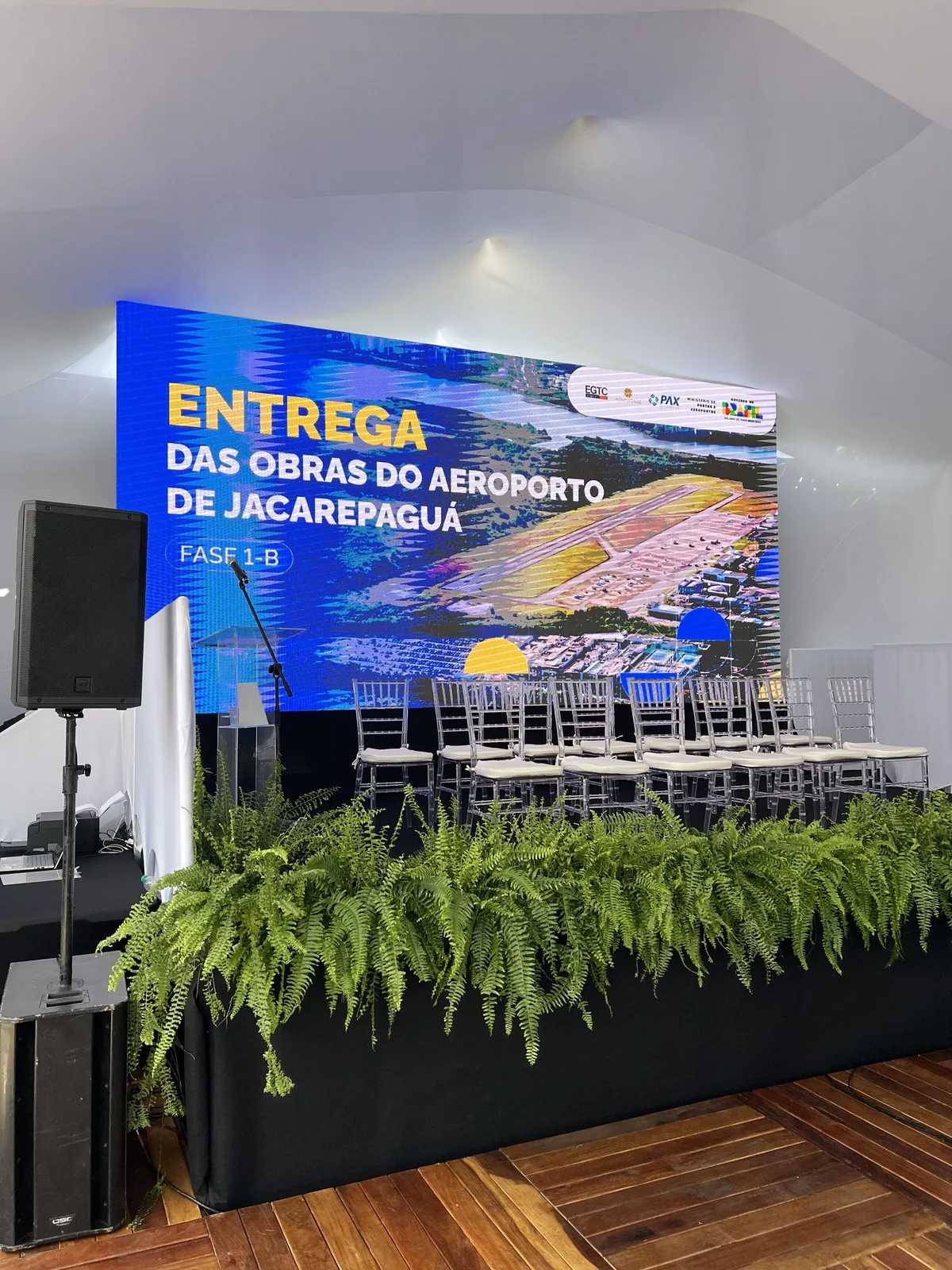 Cerimônia oficial com painel de LED