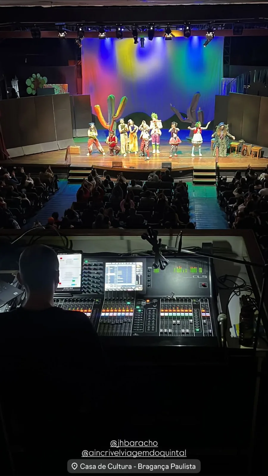Mesa de som operada pela equipe da AS Eventos